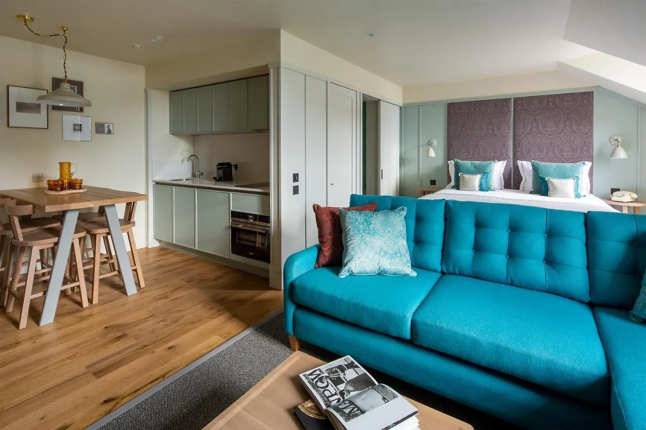 ***** Апарт-отель Cheval Abbey Strand Apartments, At Holyrood Эдинбург Великобритания