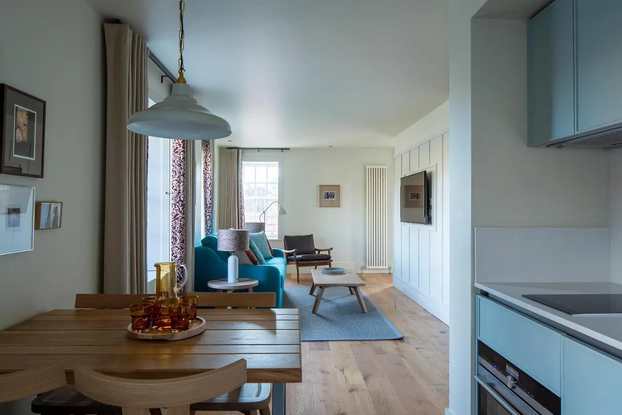 Апарт-отель Cheval Abbey Strand Apartments, At Holyrood Эдинбург