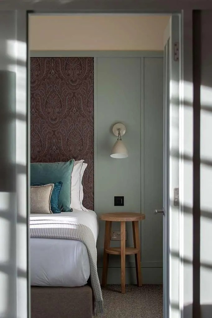 Cheval Abbey Strand Apartments, At Holyrood Edinburgh